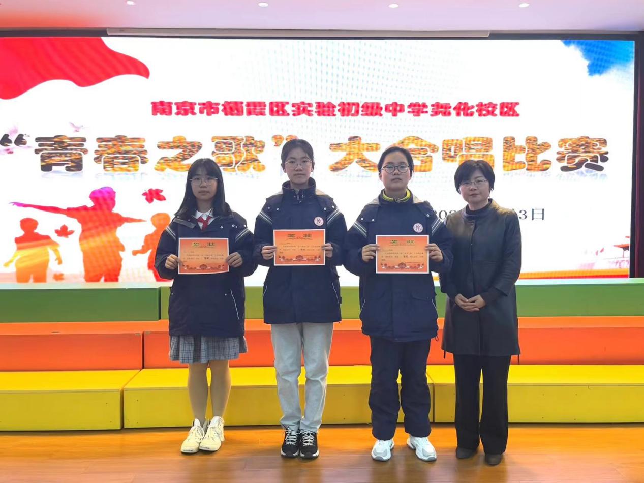 大合唱比赛报道(1)_html_1d573de7.jpg