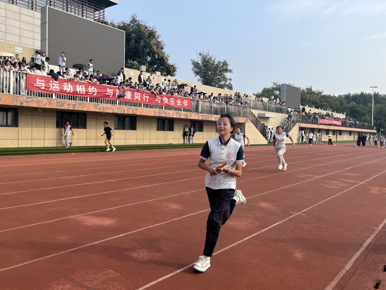 10.12 运动会_html_241678c8.jpg