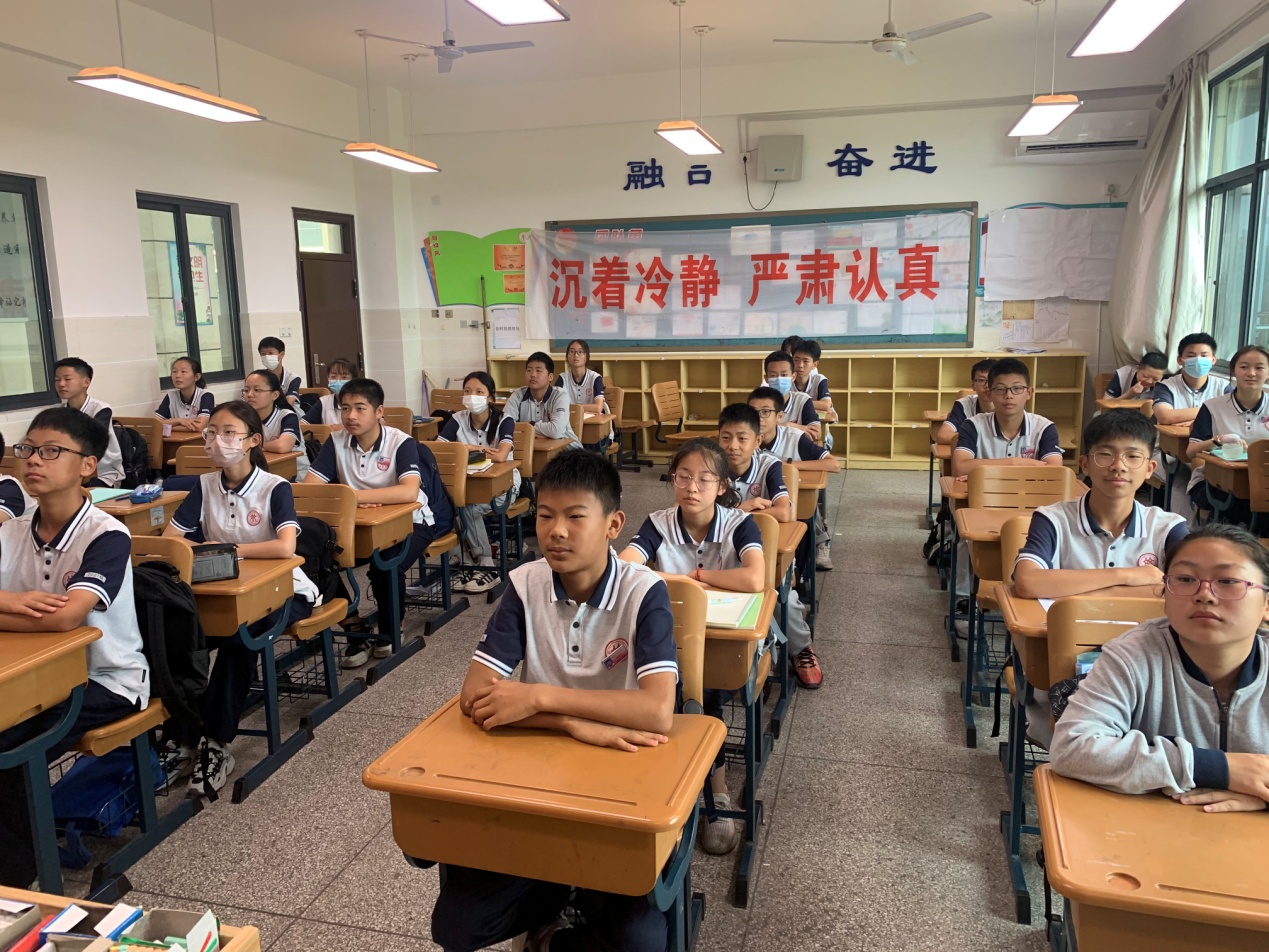 2022.6.30快乐暑假 安全通行——实初尧化开展法制报告教育活动及散学典礼活动_html_2d7f1014.jpg