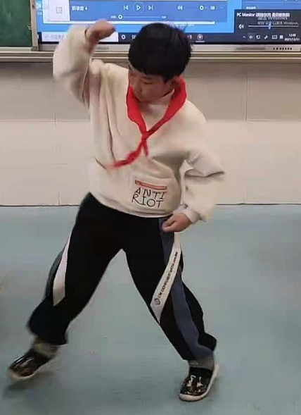 二4班迎新文艺汇演_html_7f6b98c.png