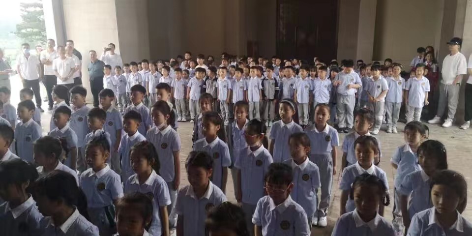 少先队入队仪式报道稿_html_43353171.jpg