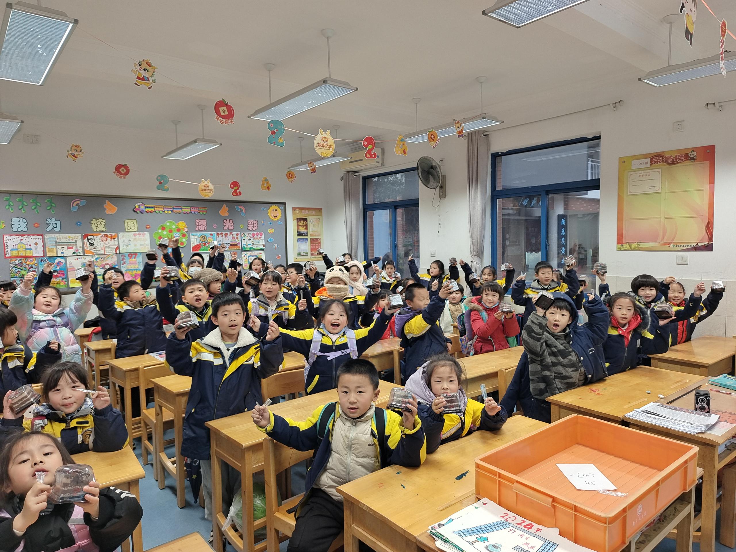 一4班3月新闻稿_html_m114d4d9c.jpg