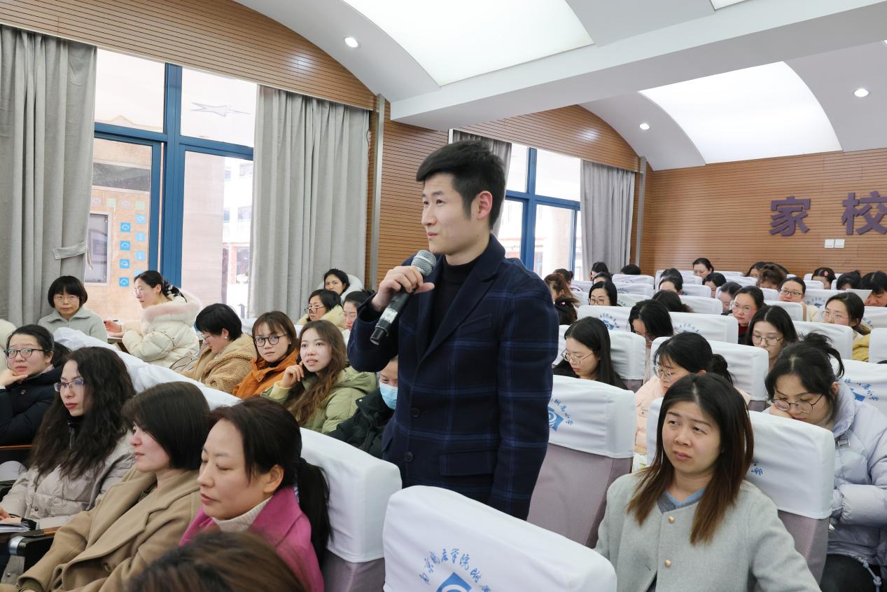 新闻—校本研修活动二_html_6bec2f25.jpg