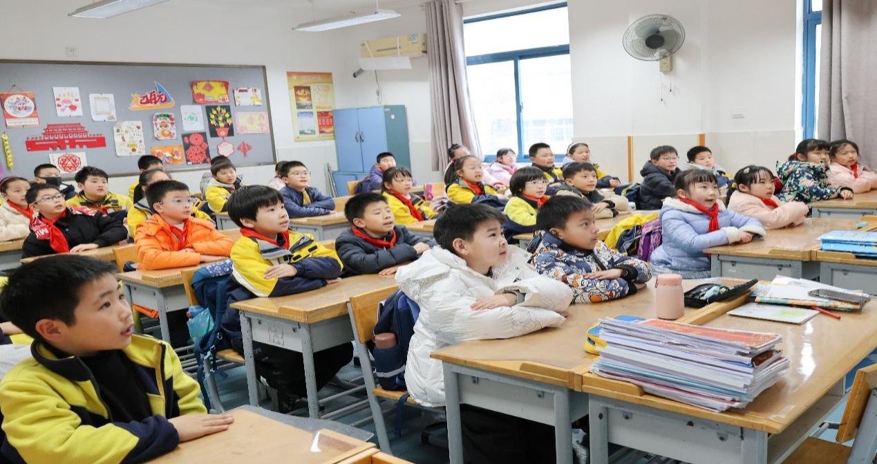 “蛇年心蜕变，成长新起点”——晓院附开学季小开展适应性心理班会_html_m1a84b8a9.jpg
