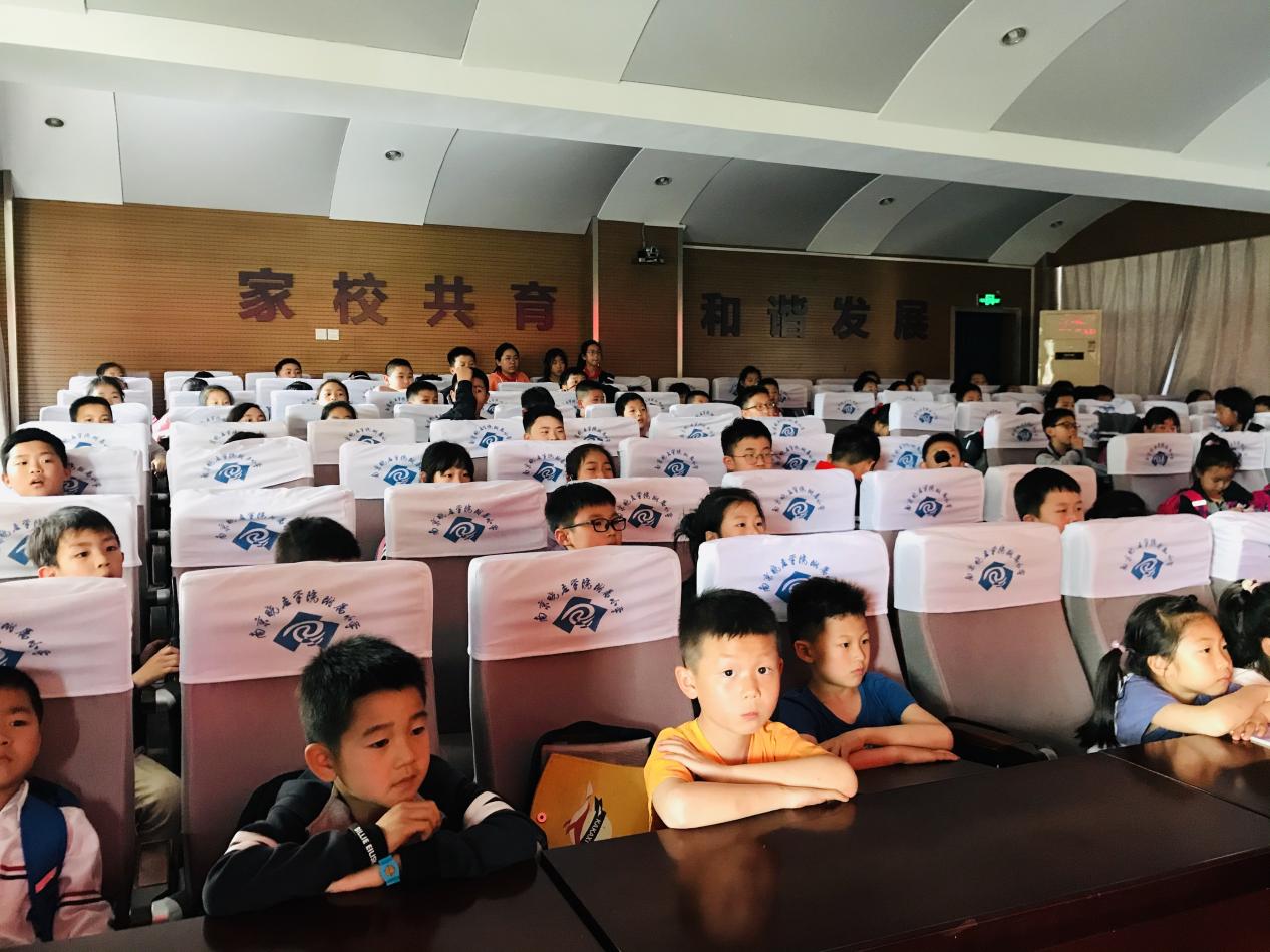 “观红色电影,扬爱国精神”_html_102032eb.jpg “观红色电影,扬爱国精神”_html_102032eb.jpg