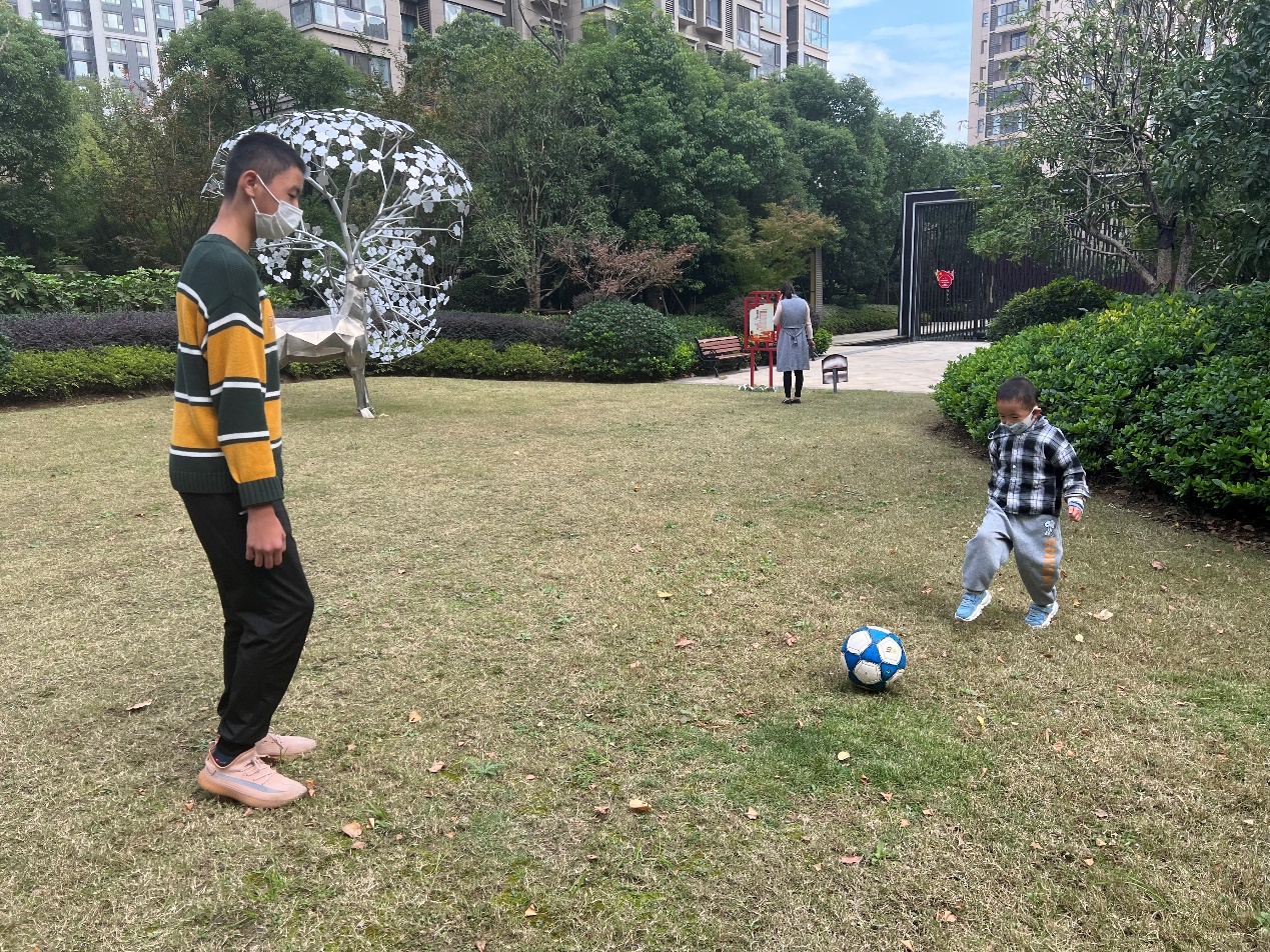 劳动实践之照顾弟弟妹妹_html_7af63c4b.jpg