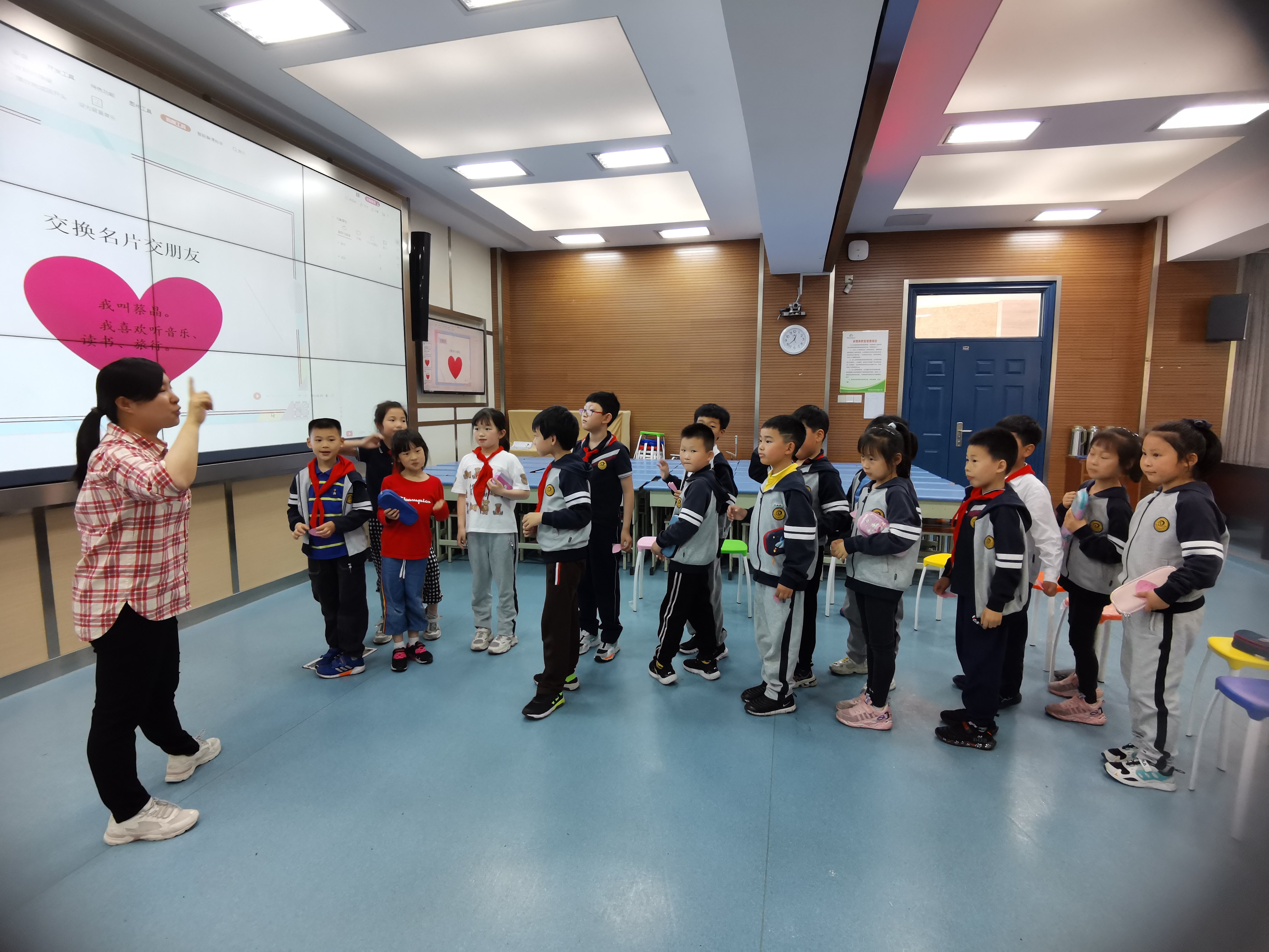 手拉手，交朋友_html_4e682918.jpg