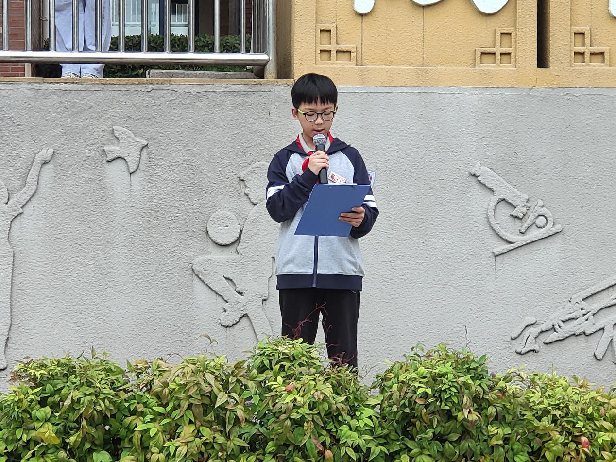 0925集体晨会_html_2de408cc.jpg
