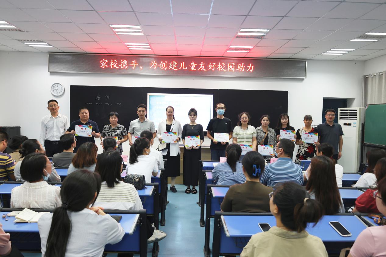 家校携手，为创建儿童友好校园助_html_6f66fc33.jpg