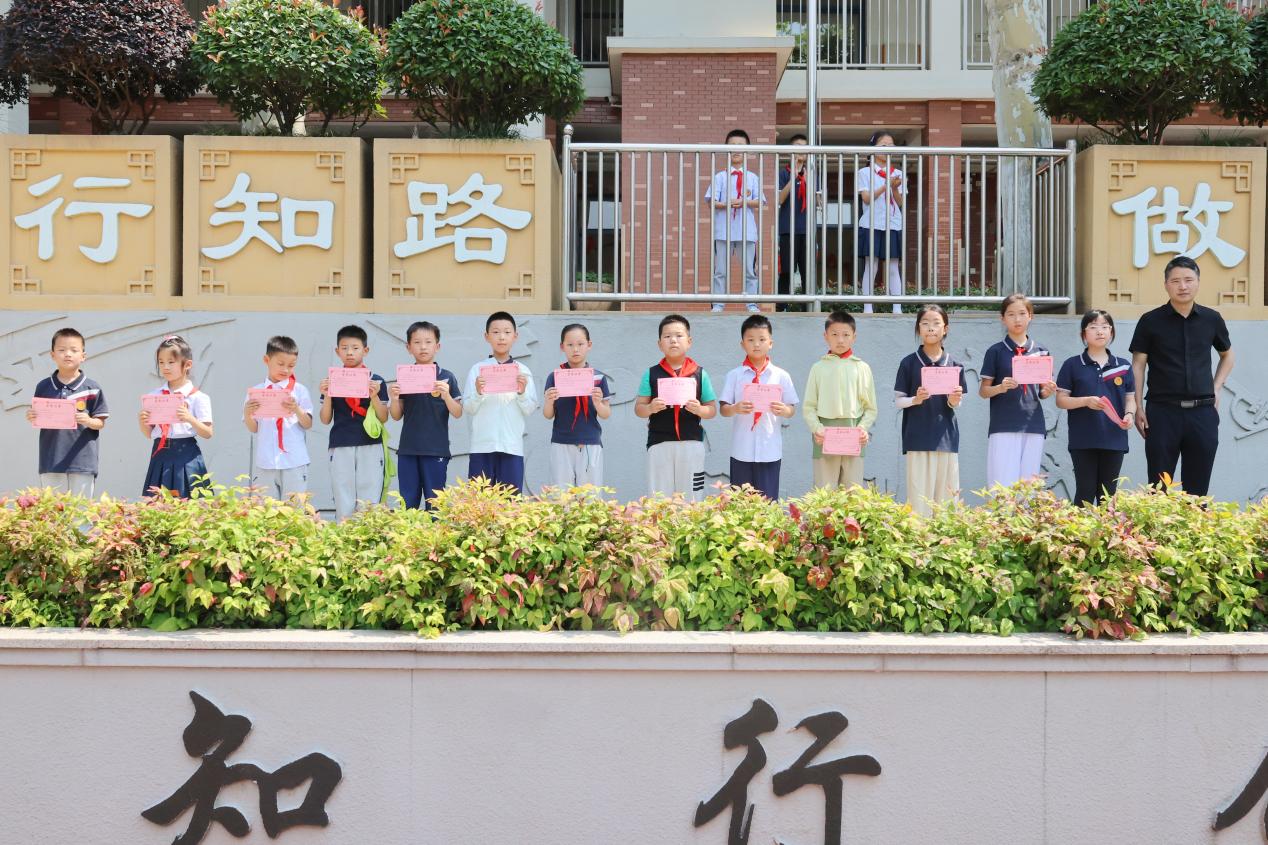 【升旗仪式】0603_html_3d5dff6.jpg