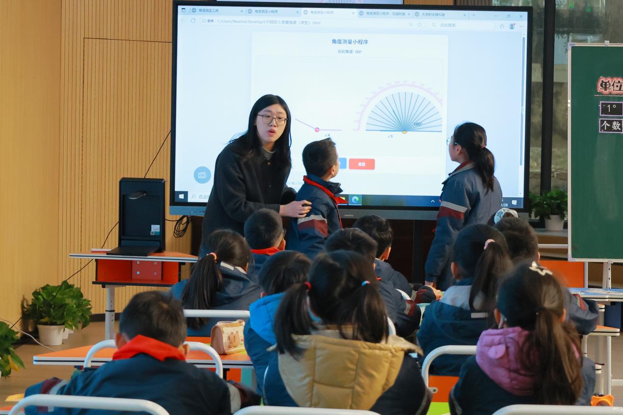 【名师工作室】深耕体验式课堂 践行教学做创合一(1)_html_m733de3bc.jpg