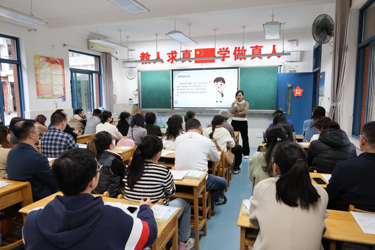 11.22家长会_html_m5a6a1e2c.jpg