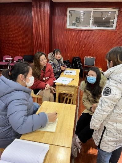 报道：期初教研组长，备课组长会议（姚远）_html_6a5b1f62.jpg