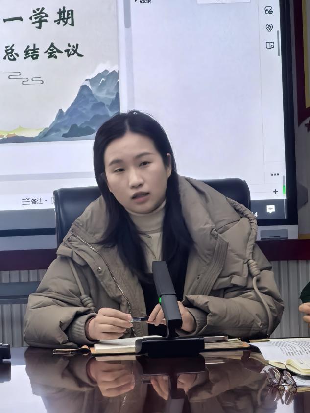 教学星辰汇聚，点亮未来之路——期末总结会议纪实_html_607ca408.jpg