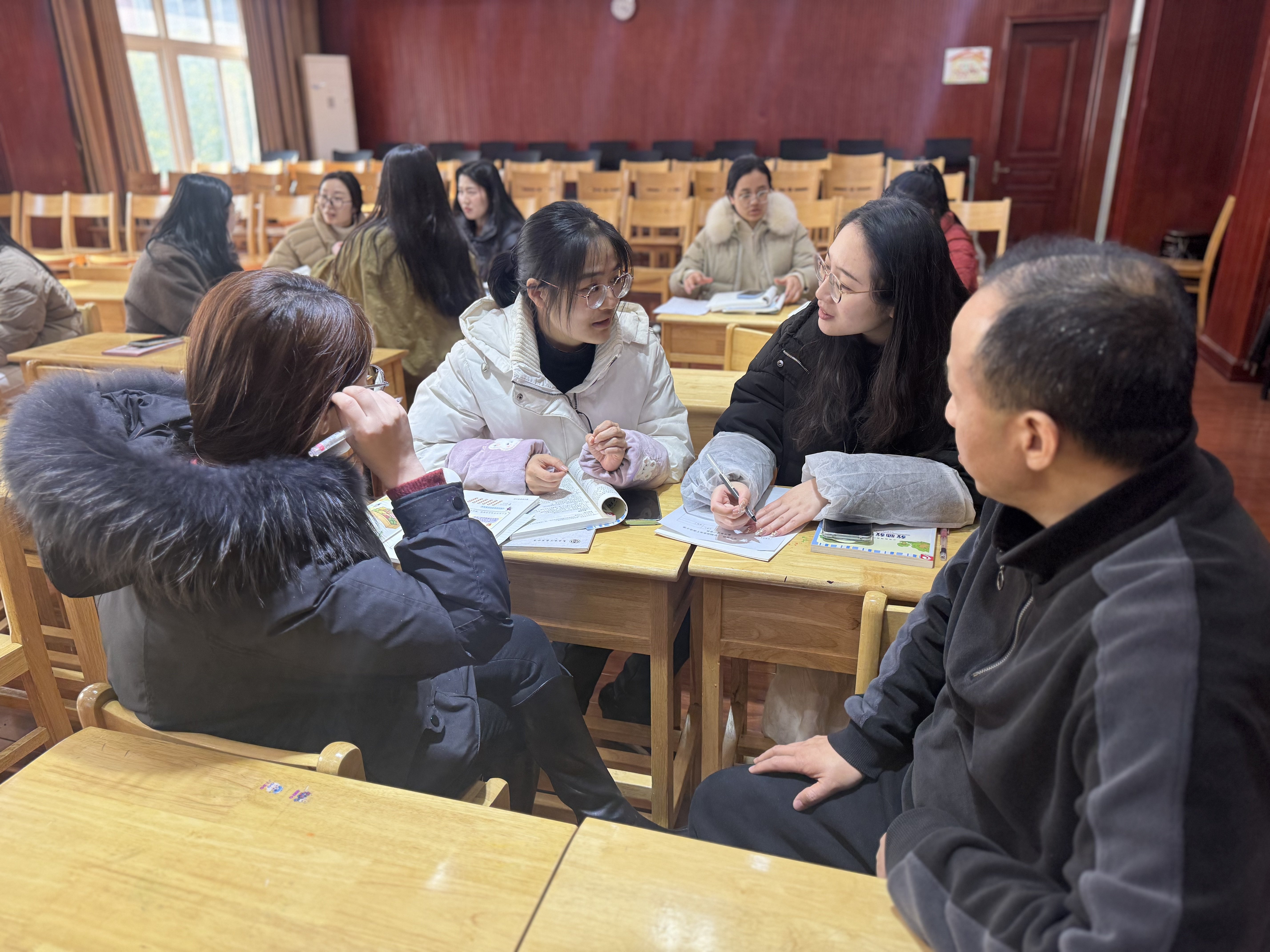 2.19数学集体备课报道_html_m5861fcf8.jpg