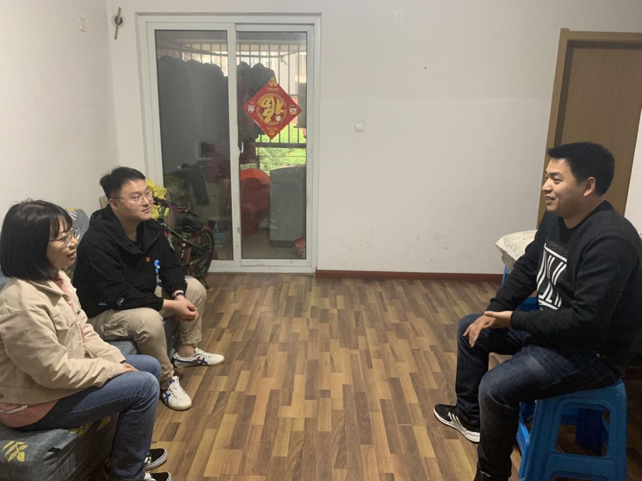 党旗引领先锋路 家校共育我先行_html_58a02bea.jpg