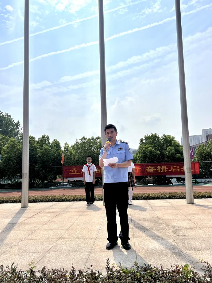 【丁香汉声·学生成长营】法治护航 健康成长_html_m69d64e89.jpg