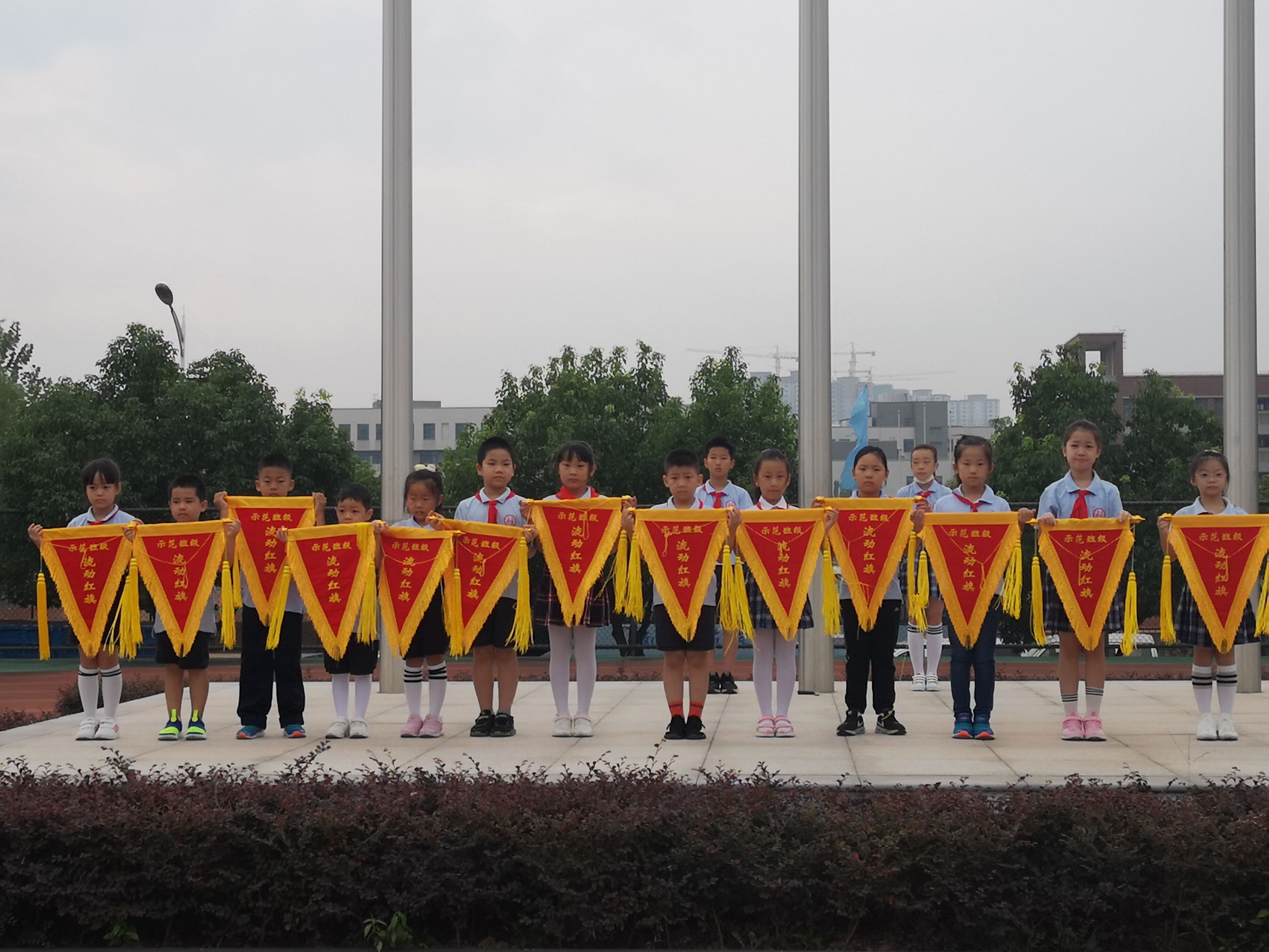 升旗报道_html_m2883e56f.jpg