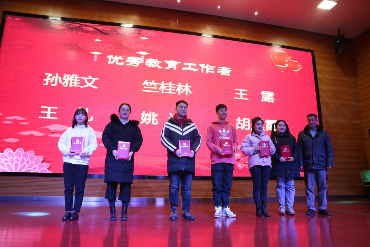 201230 和雅教师迎新年  青春梦想燃激情_html_21dbf482.jpg