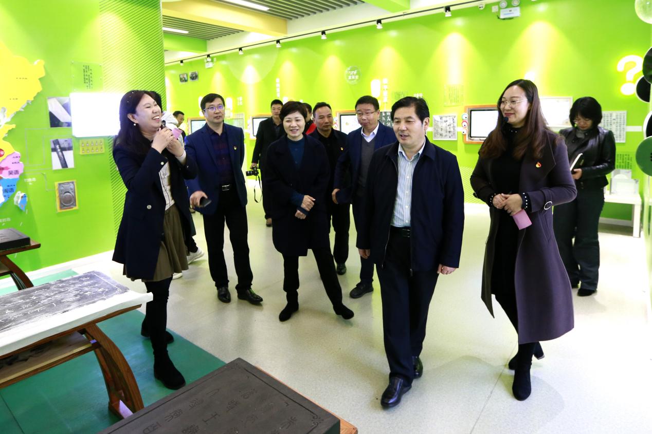 11.29省民委视察南京市丁家庄小学“红石榴家园”创建工作_html_m69e8fe81.jpg