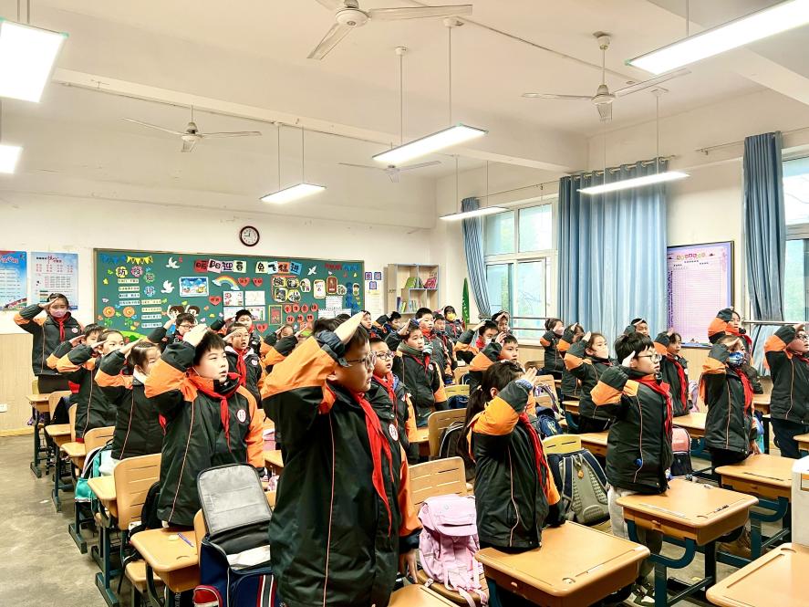 第二周升旗仪式报道（丁程琳2023.2.13）_html_m2bd9d20a.jpg
