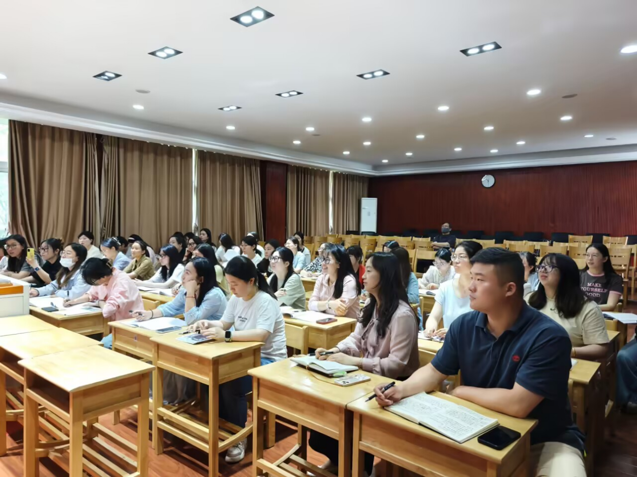 夯实德育常规，护航学生成长_html_m451eeeae.png