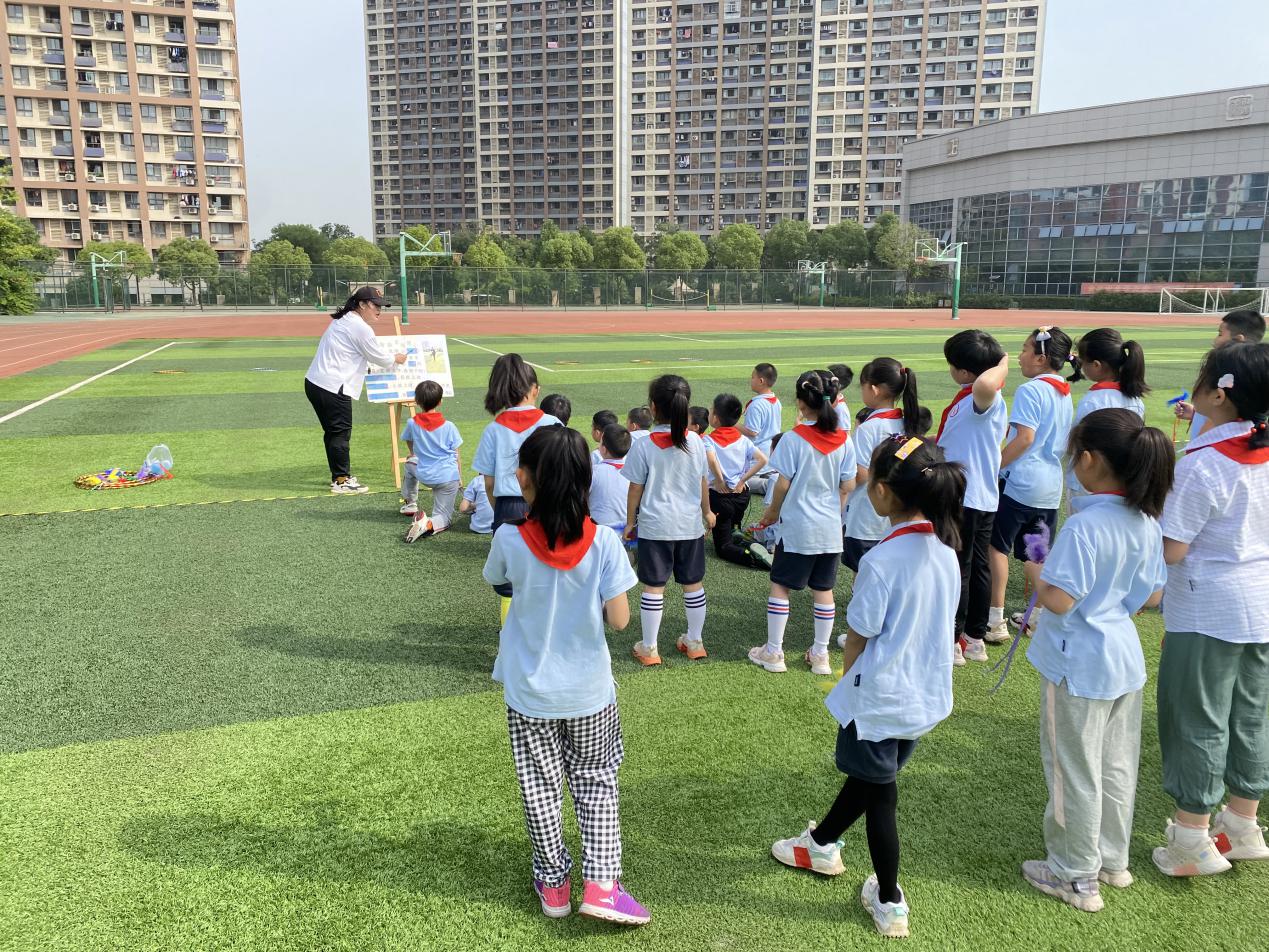 踢毽子公开课报道_html_4aac4076.jpg
