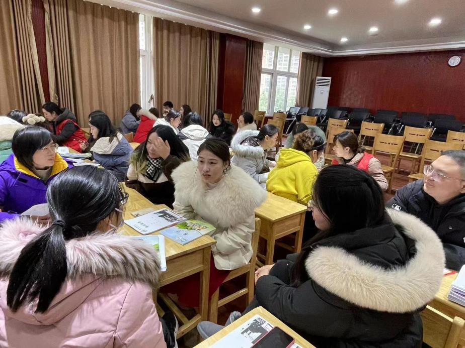 凝聚集体智慧打造理想课堂_html_m491ee64d.jpg