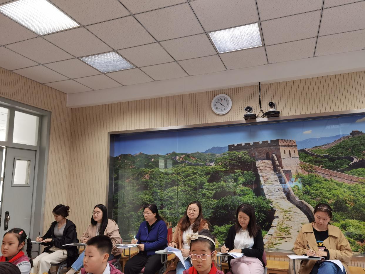 10月12日学校报道_html_4d589d0d.jpg