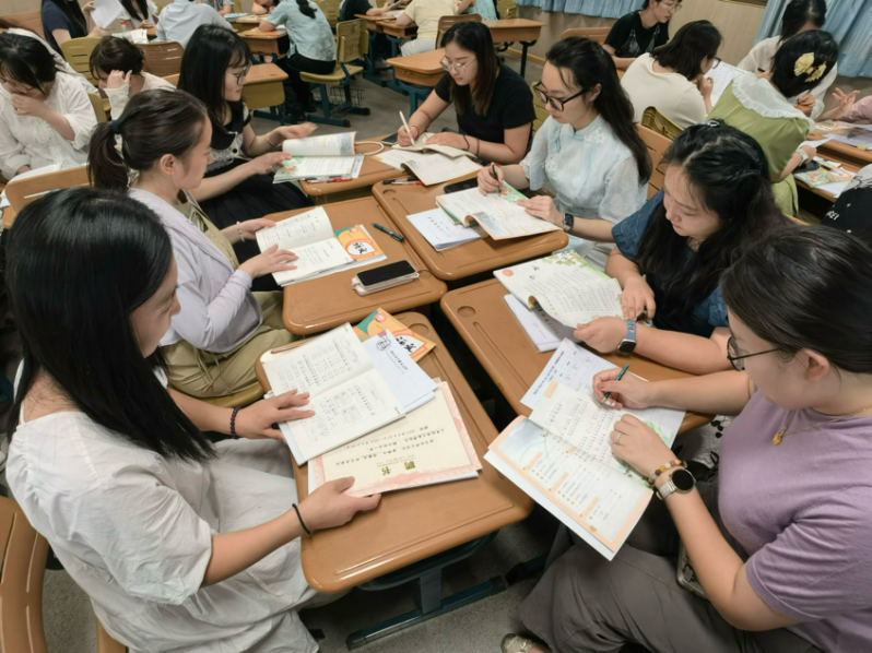 8.31【丁香汉声·教学】深耕课堂沃土，细耘语文芳华——2025–2026学年第一学期语文组第一次集体备课侧记(1)(1)_html_4a7a5187.png