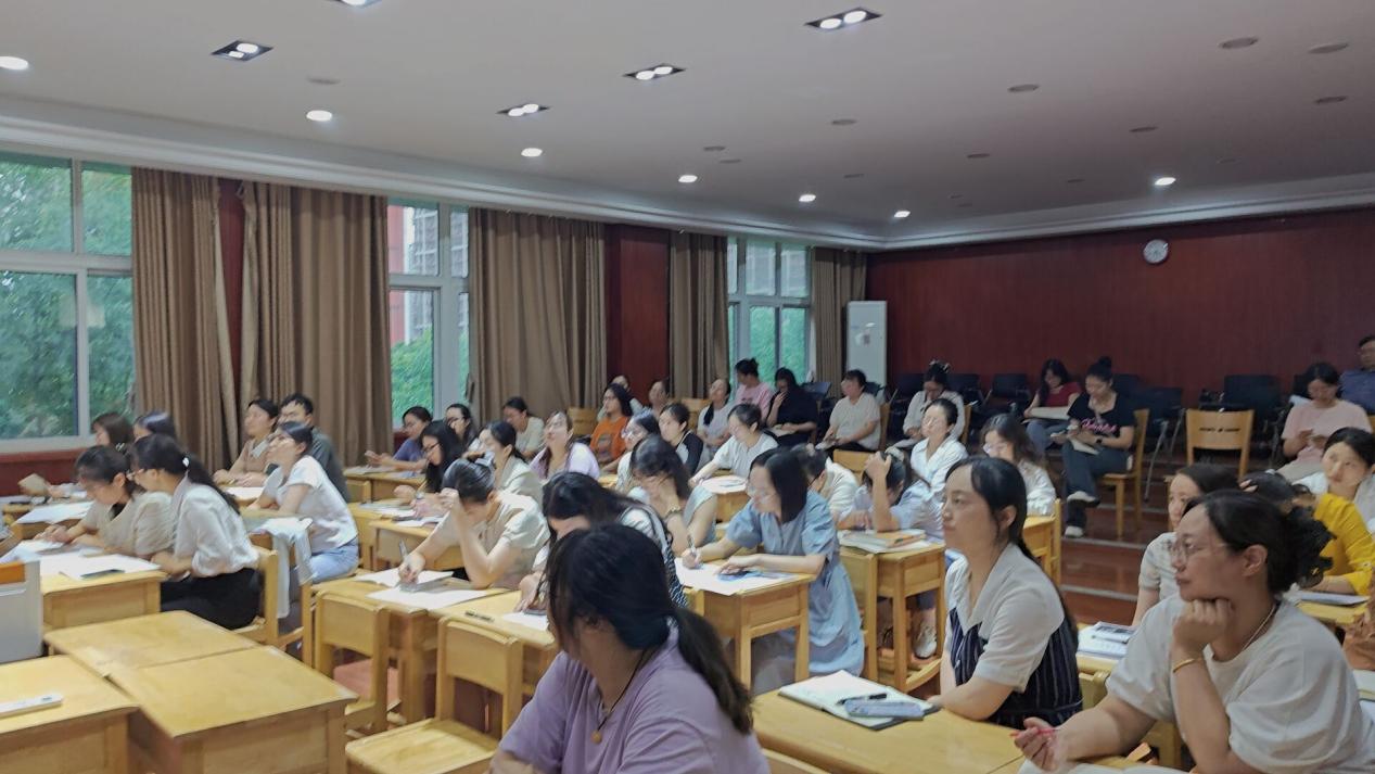 2024.09.11班主任会报道（陈安琪）_html_7fc8d610.jpg