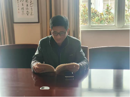 【江韵先锋】读好《论教育》 当好教育人——南京市栖霞区长江小学开展专题学习活动_html_38dcc655.png