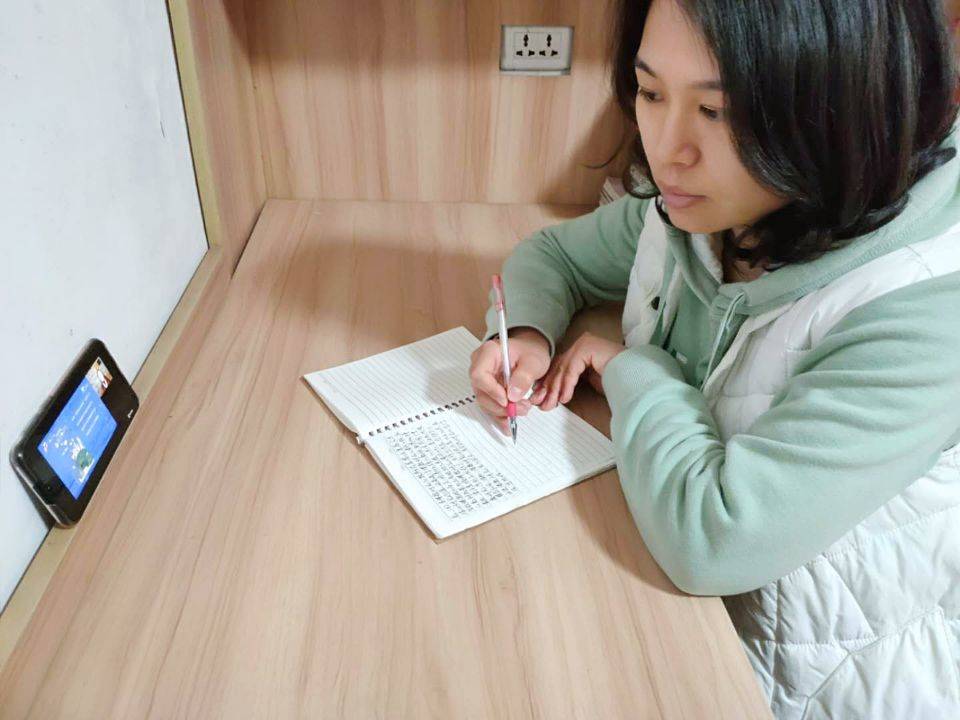 聚焦整本书共读 促教学质量提升——记紫金小学语文组教师线上学习