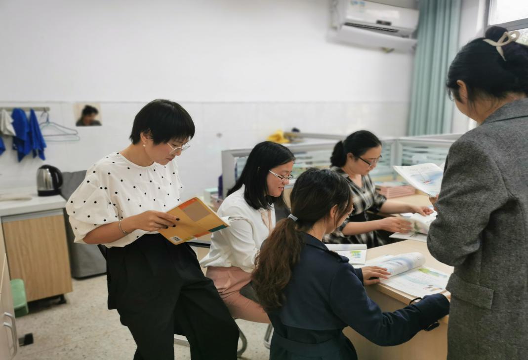 2020.9.23语文一年级组集体备课报道(1)_html_m596d9695.jpg