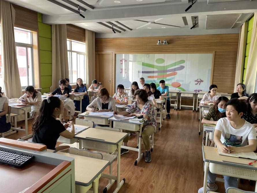 6.24迈小数学组期末质量分析会_html_351c1e6.jpg