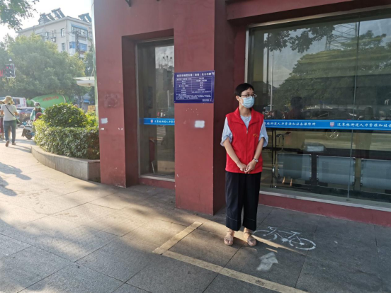 文明礼仪报道_html_2f7d7b9.png