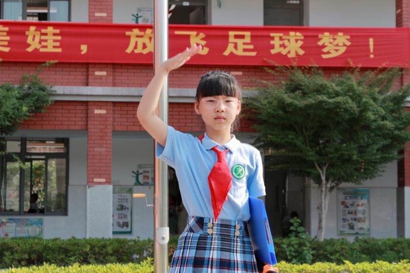17 保护环境升旗推文三2班_html_m7ff574.jpg