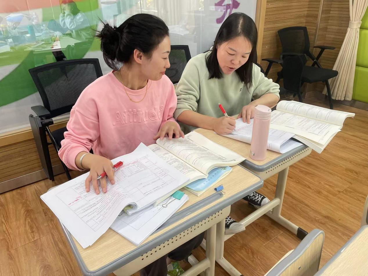 10.26【尚美迈小·学科研究】凝聚智慧 共研共学_html_33e0523f.jpg