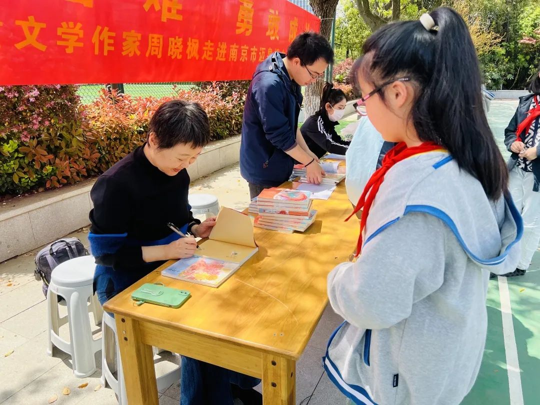 4.10【尚美迈小 教学】读书节作家进校园_html_m2d980ad8.jpg