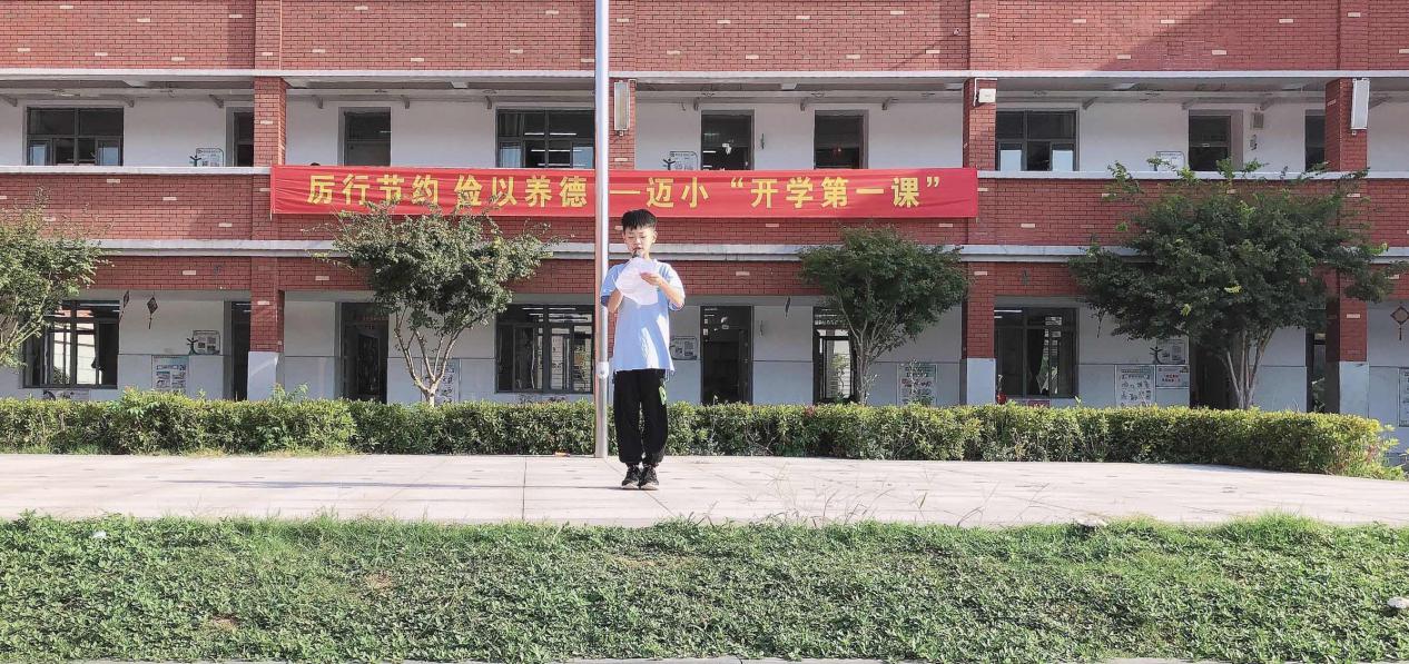 升旗仪式报道_html_c12c79.jpg