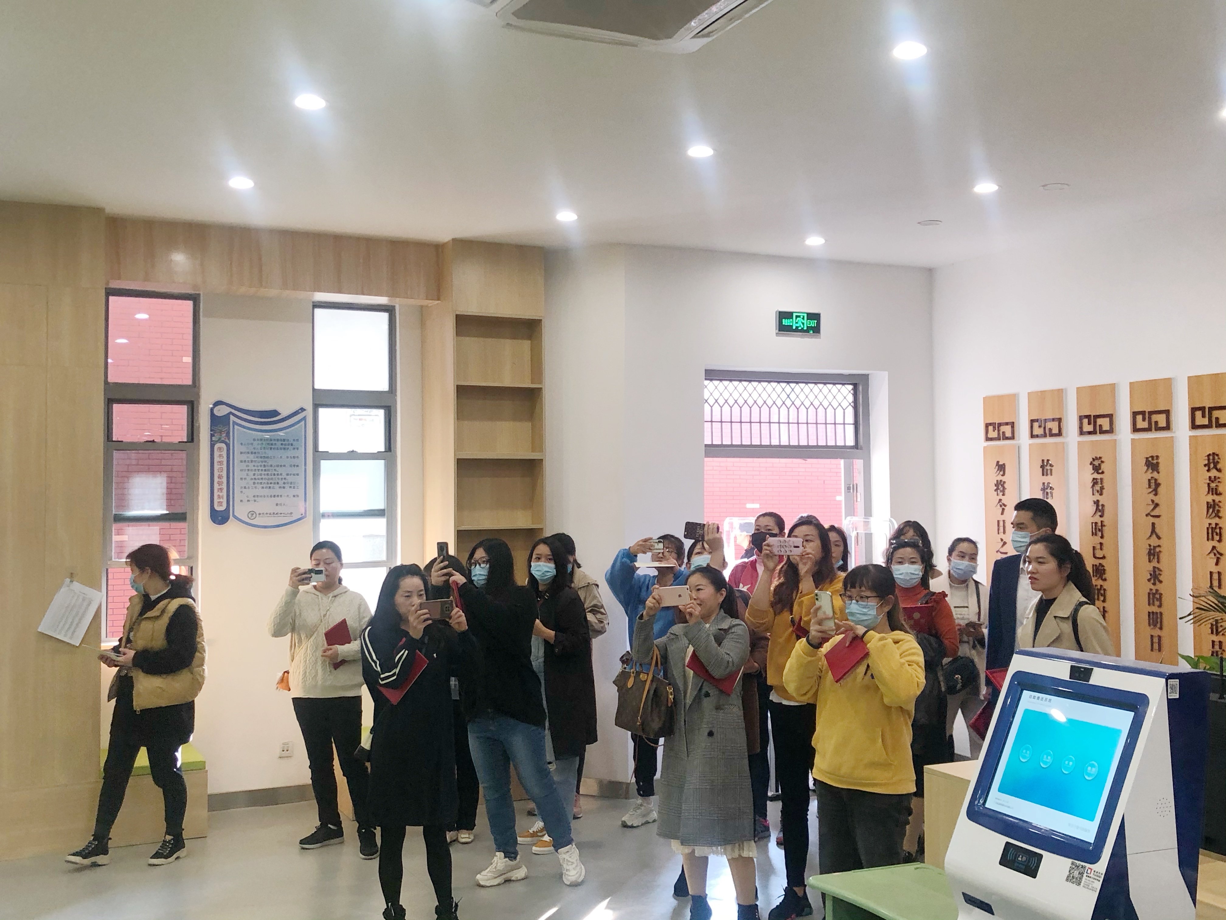真诚沟通 共育未来校委会报道修改后1(2)_html_m7f0b6c7d.jpg