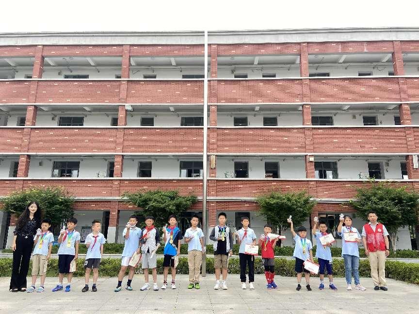 迈小第七届校长杯足球班级联赛颁奖报道_html_m7fc88138.jpg