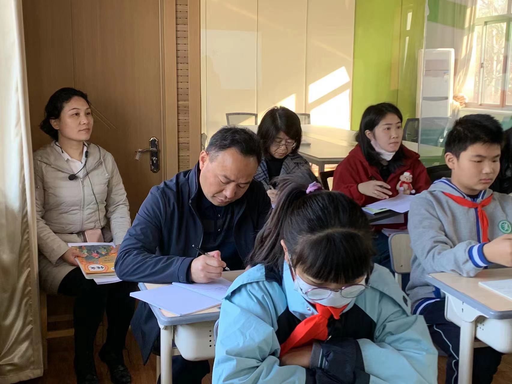 3.14【尚美迈小 教学】革命题材单元主题教学研讨之四_html_12fe46b8.jpg