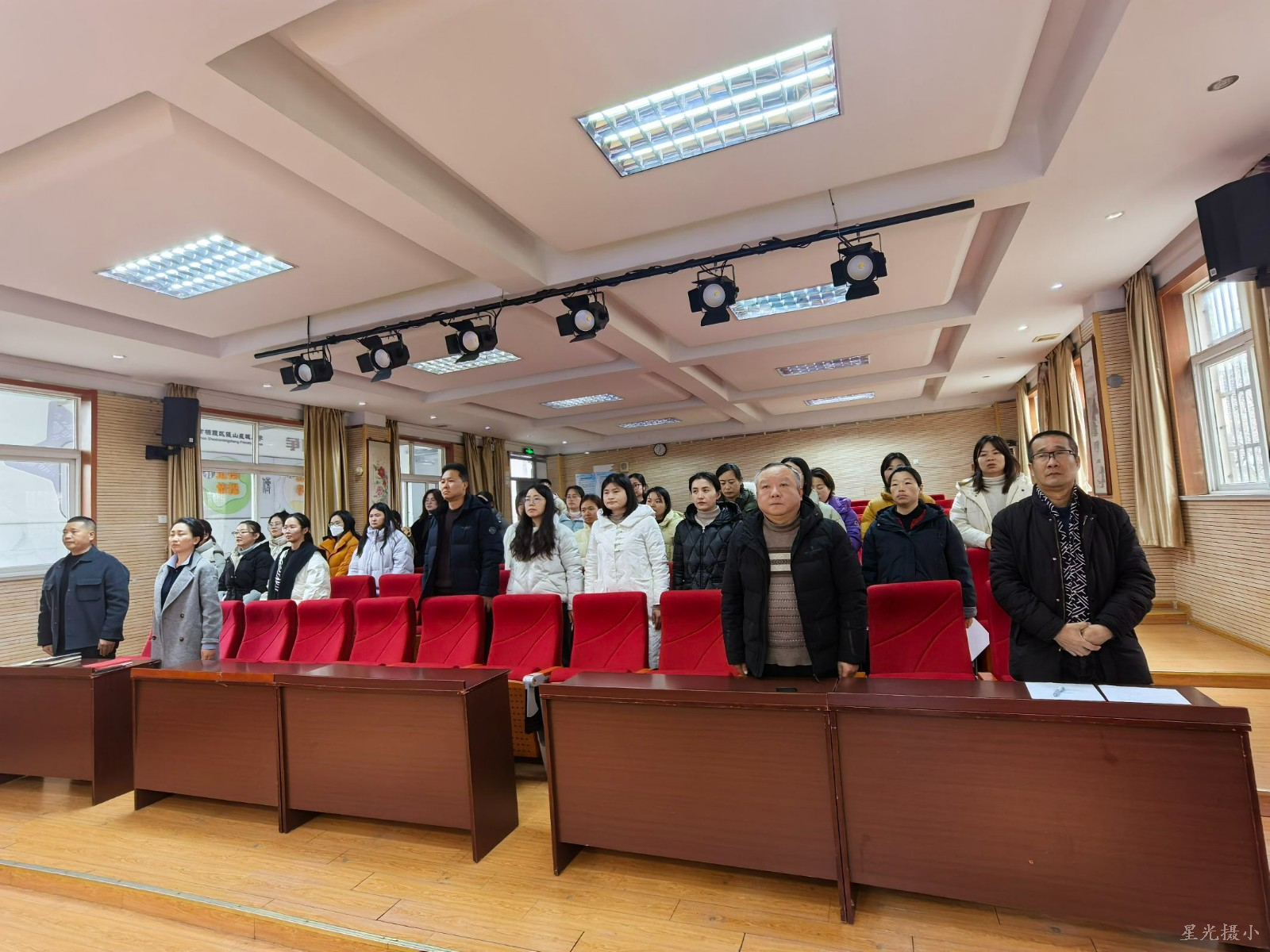 共计39人参加本次大会。.jpg