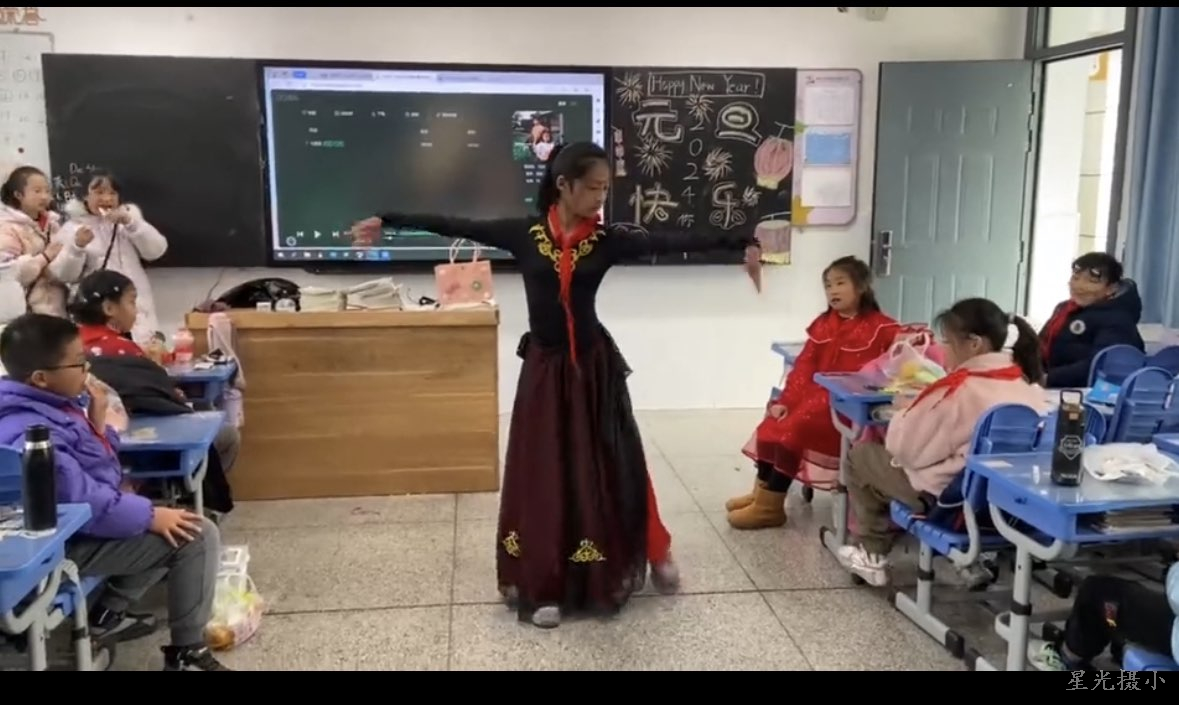 班级联欢4.jpg