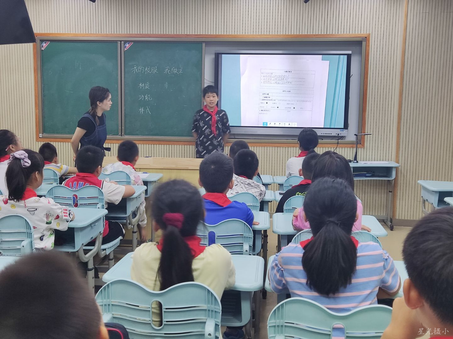 魏敏老师上课.JPG