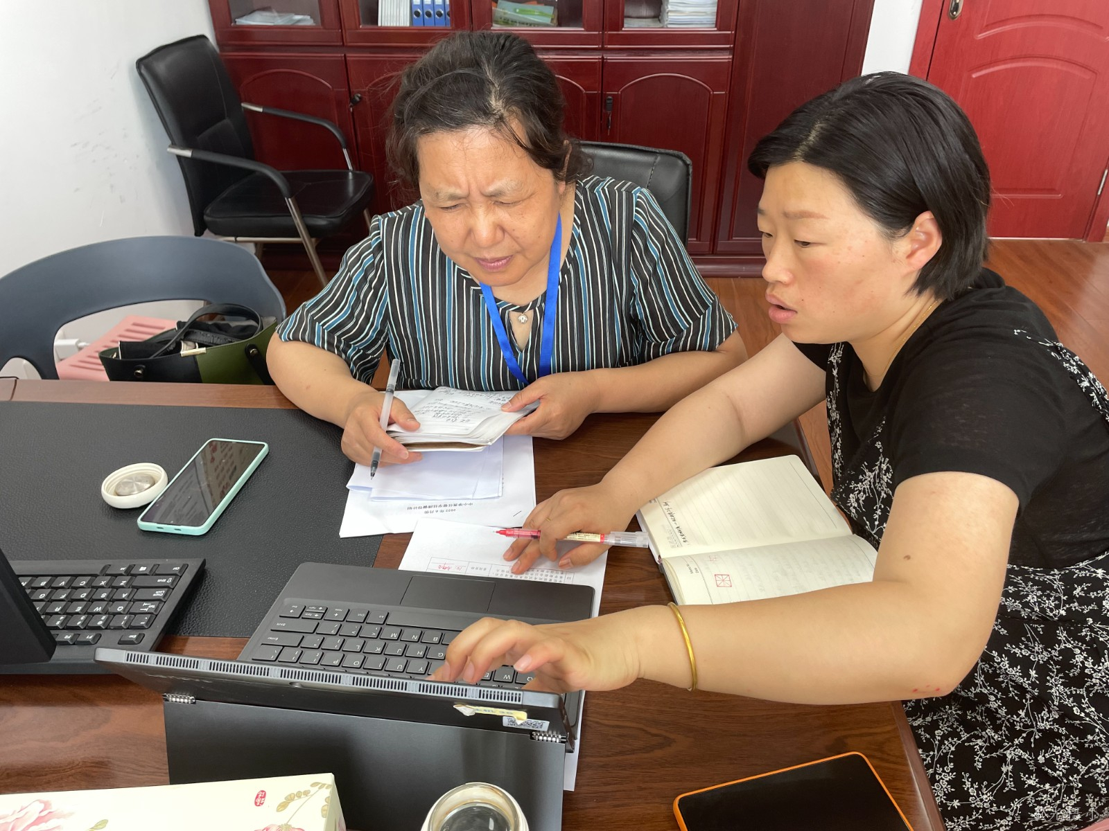 李静平汇报.JPG