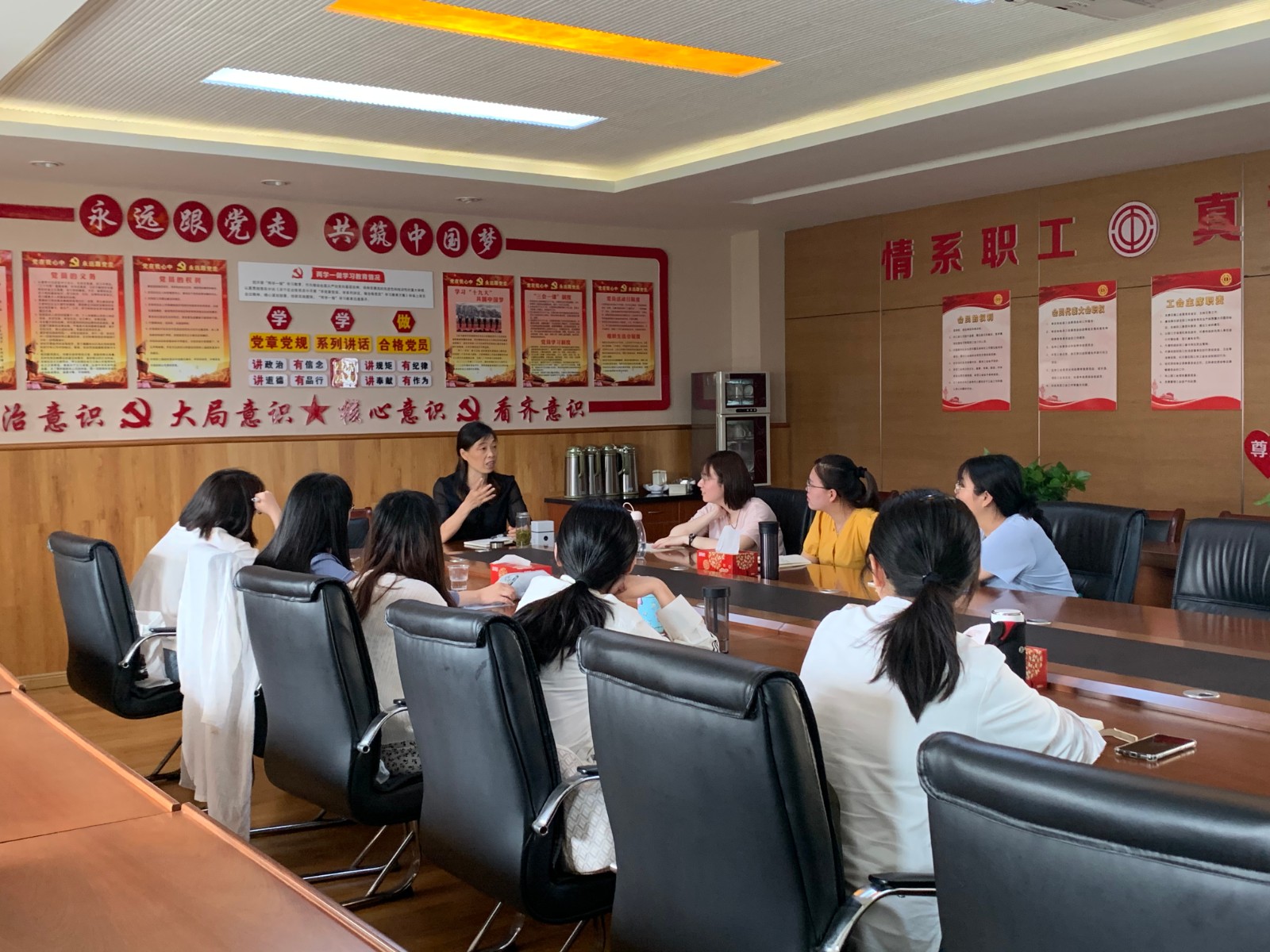 （第1张）谢霞校长上党课：学党史，谈初心.jpg