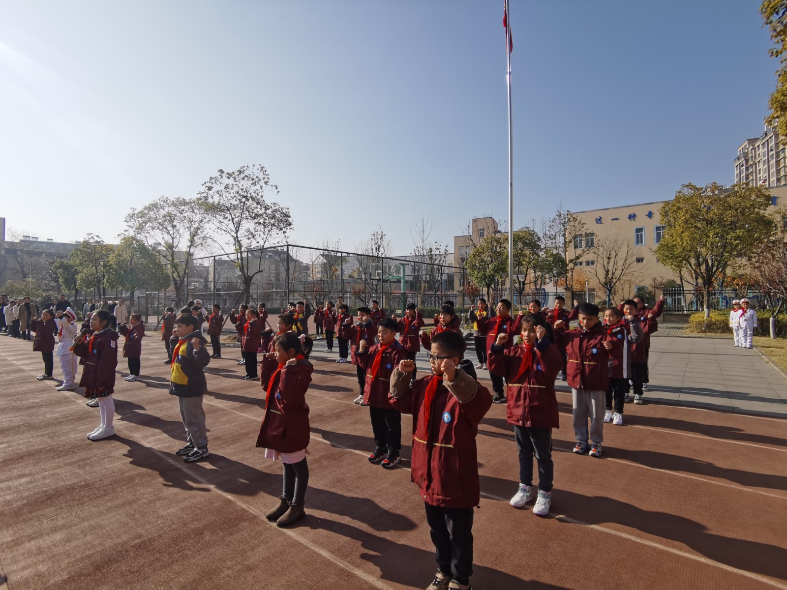 【星光摄小】知法懂法，争做合格小公民——摄小天佐路校区第十五周升旗仪式系列报道