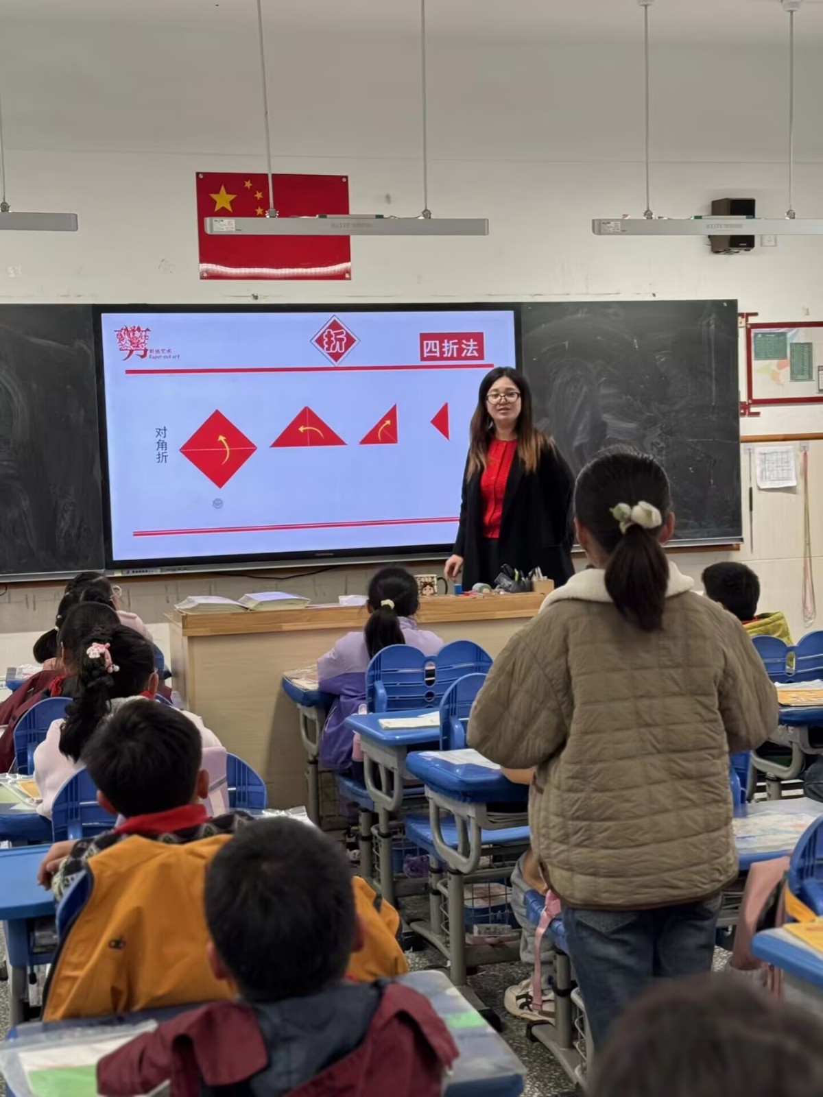 【星光摄小】剪纸凝巧思，劳动融智育——摄山星城小学天佐路分校开展劳动教研活动